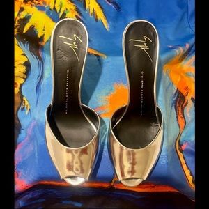 Gigi Giuseppe Zanotti design silver kitten heels